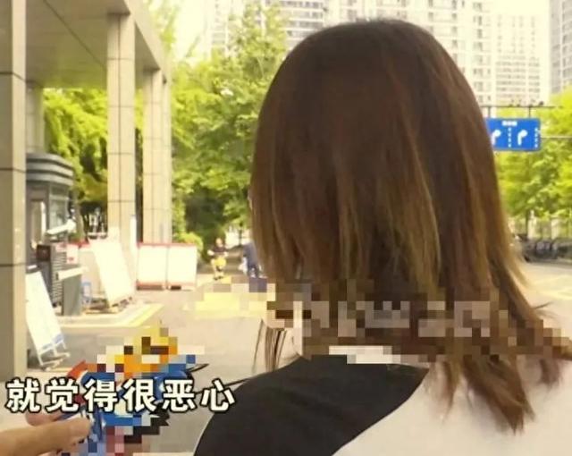 房东潜入女客房间，脱裤做“不雅动作”？女生全程观看：真变态！