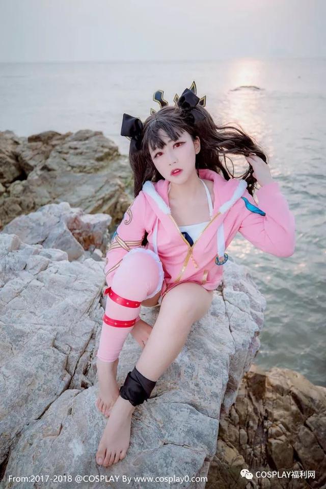 伊斯塔凛Cosplay御姐控水着胖次本子福利图片