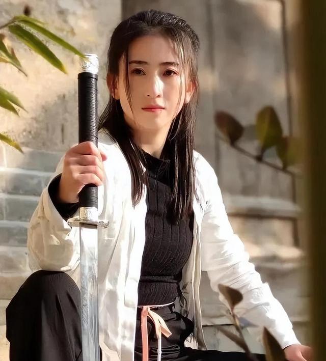 甘肃美女习武30年，武术视频爆火，老外看呆，800w网友点赞