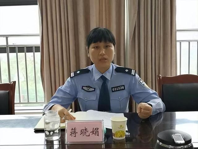 汶川地震时期，女警当众哺乳9个婴儿后，破格连升四级，近况如何