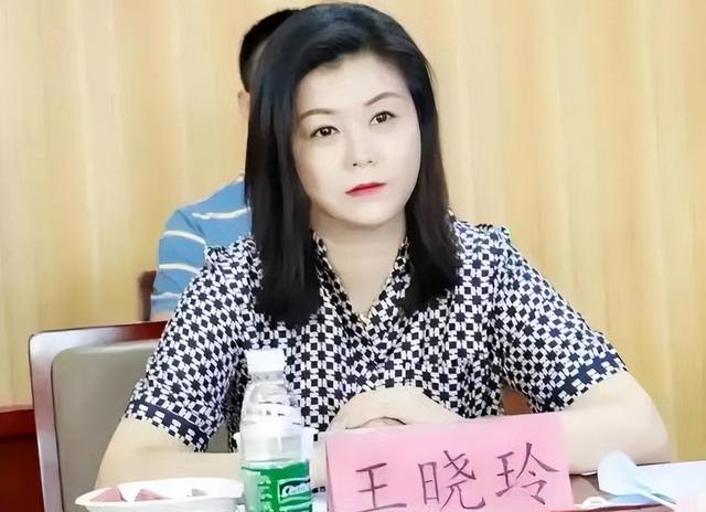 长峰医院美女院长王晓玲照片曝光，雍容华贵，满面春风，气场强大