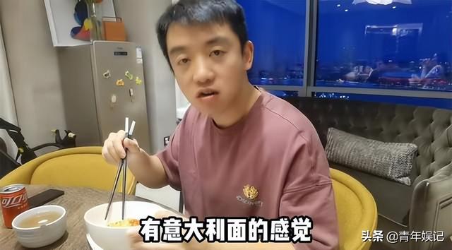 苗苗产前状态好，单手撑腰扶墙显吃力，女儿扎马步亲吻孕肚超温馨