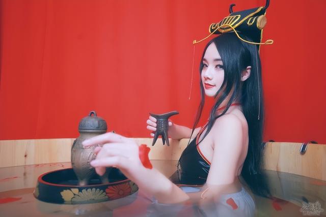 英雄联盟VS三国杀，福利向cosplay来了，谁更胸猛一点？