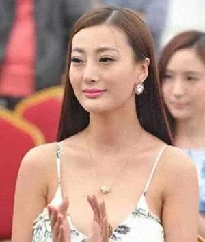 中国最高美女模特(爆炸新闻中国乳神身份曝光，内衣模特变身艳星拍风月片)