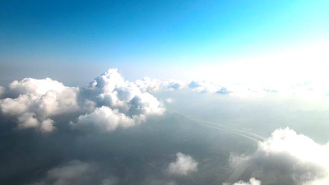 一眼沦陷 乐山美女峰现金山、云海景观