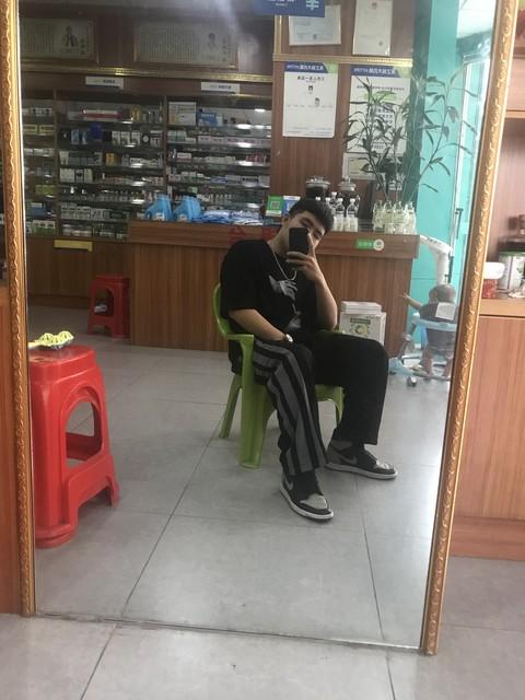 鞋子挤脚又磨脚？鞋店老板教我个窍门，立马合脚又舒适，太棒了