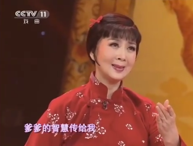 李秀明和吴海燕 两大美女70年代双星争辉 但把她们放一起看 差距真大