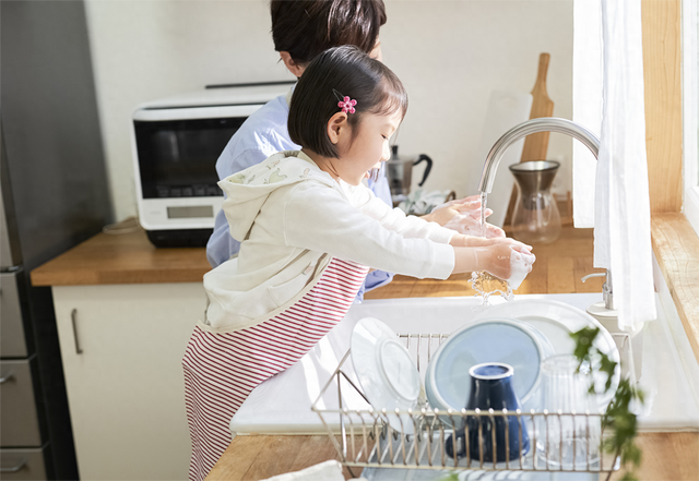 42岁大佬与漂亮女友同居，因128000彩礼闹掰，女友：我要当老板娘