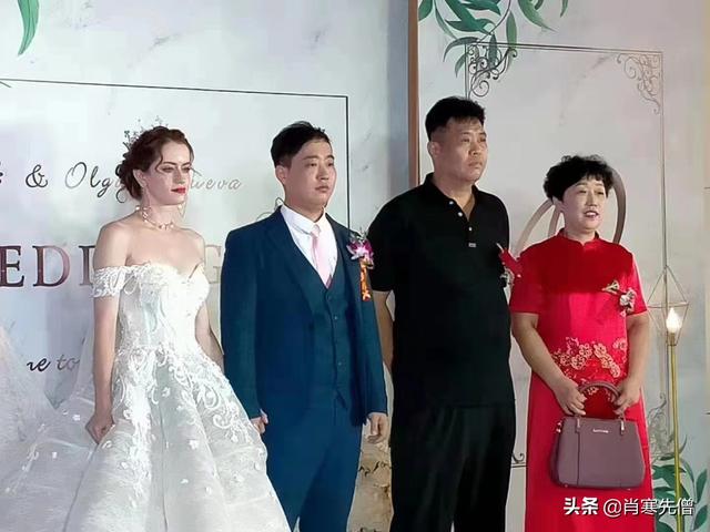 天津小伙，和俄罗斯美女网恋一年结婚，婚后过着幸福的二人世界