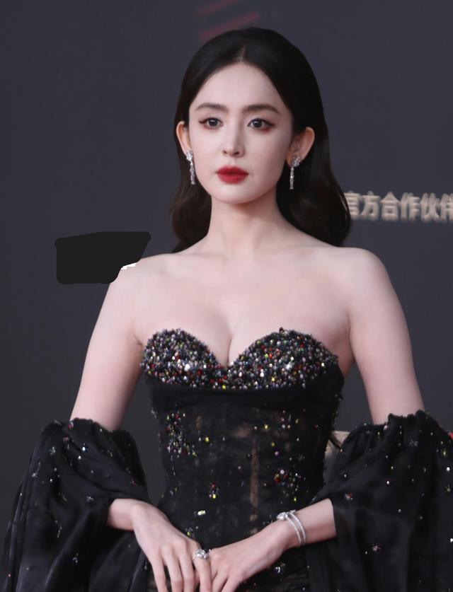 盘点10位影视界高颜值美女明星，高流量背后的付出与努力！