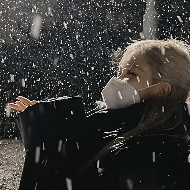 下雪天冬季氛围感女生头像