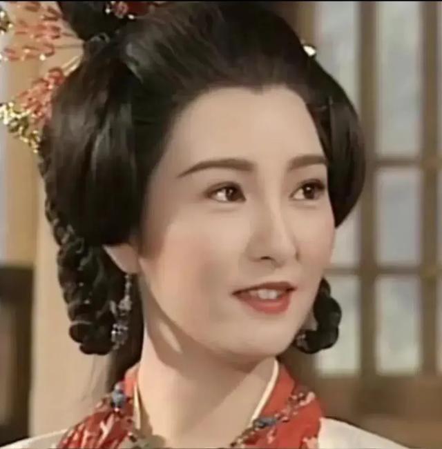 经典李莫愁，耐看型美女雪梨，是米雪妹妹，十八岁未婚生子不后悔