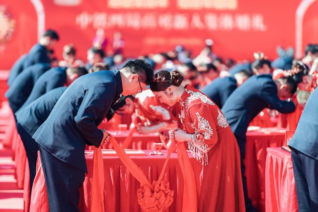 迎建党百年 结百年姻缘 中铁四局百对新人在巢湖之滨喜结良缘