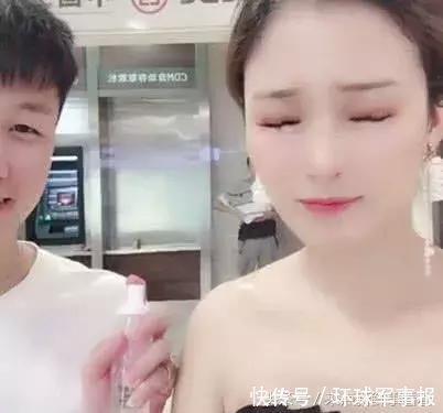 女神出门逛街，被泼卸妆水，露出真面目，网友：恢复出厂设置