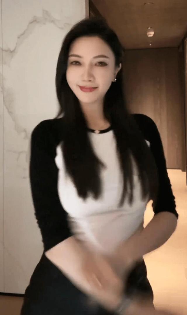 美女动图GIF082之红色妖姬