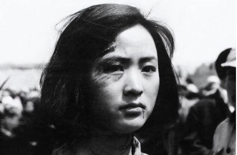 1943年，一女战士被鬼子拔掉了舌头，割掉了鼻子和双乳