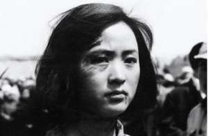 美女肚兜被割(1943年，一女战士被鬼子拔掉了舌头，割掉了鼻子和双乳)