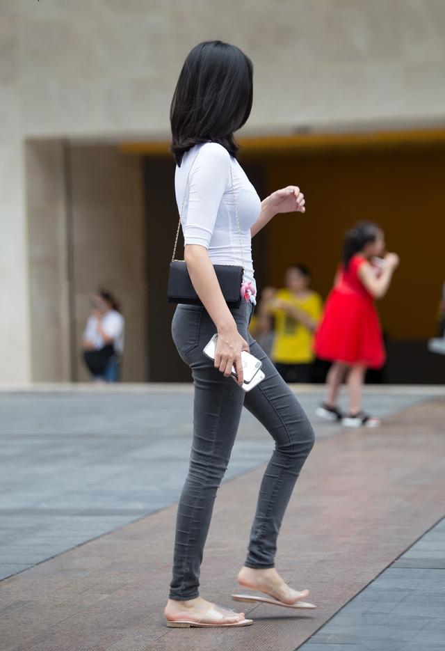 街拍夏季性感清凉美女风韵少妇风韵精致白皙大长腿美女壁纸少女