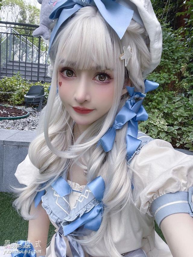 她是Cosplay界的女王，也二次元界的女神