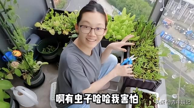 苗苗产前状态好，单手撑腰扶墙显吃力，女儿扎马步亲吻孕肚超温馨