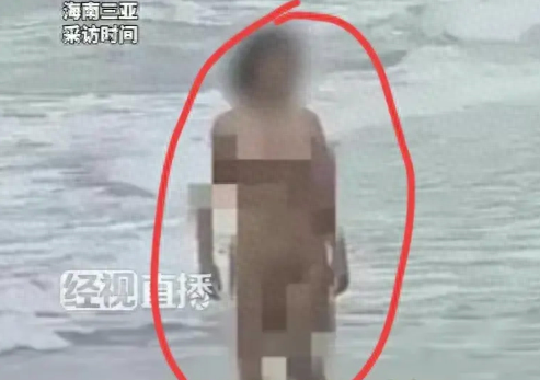 辣眼睛！女子海滩上裸拍，当着小孩一丝不挂，画面曝光，警方回应