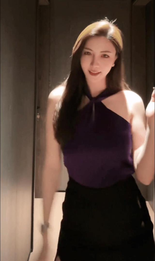 美女动图GIF082之红色妖姬