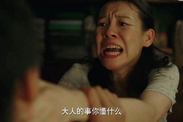 靠“一张厚嘴唇”美上热搜，6分长相的她，到底惊艳在哪？