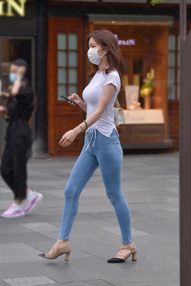 街拍夏季性感清凉美女风韵少妇风韵精致白皙大长腿美女壁纸少女