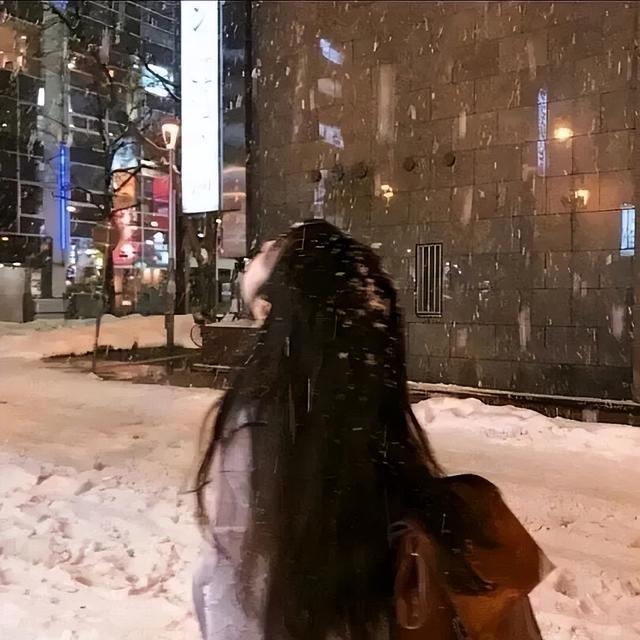 下雪天冬季氛围感女生头像