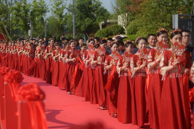 迎建党百年 结百年姻缘 中铁四局百对新人在巢湖之滨喜结良缘