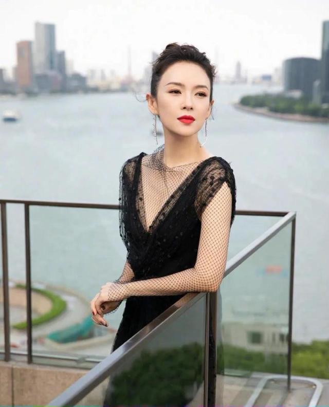 为什么网上看到的全都是美女？原来她们24小时都是带妆的！