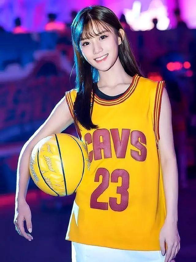 五位女明星COS《灌篮高手》中的赤木晴子，你更想和谁一起打球