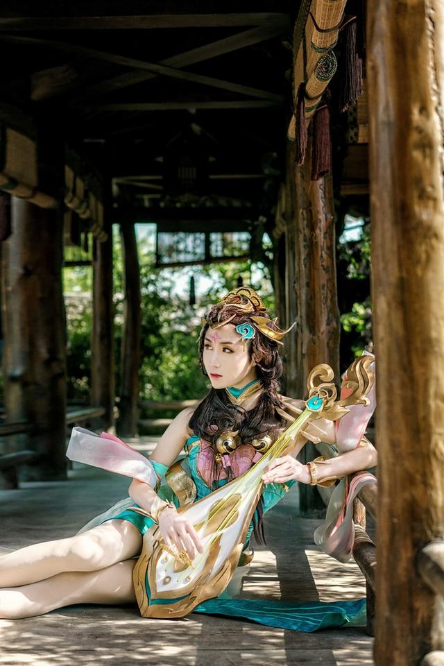 动漫cosplay-另类轻柔熟女《王者荣耀》杨玉环