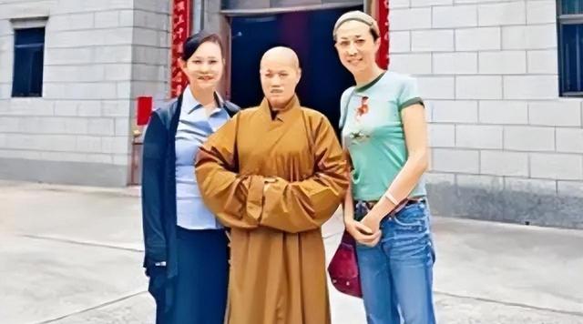 吉林美女村姑，到香港当尼姑，与两个和尚结婚，10年花掉4000万