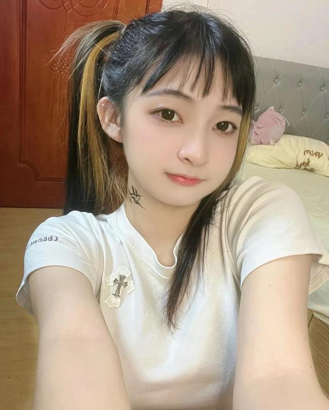 街拍美女清纯小姐姐性感风韵少妇皮肤白皙大长腿高清美女壁纸