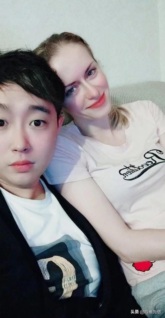 天津小伙，和俄罗斯美女网恋一年结婚，婚后过着幸福的二人世界