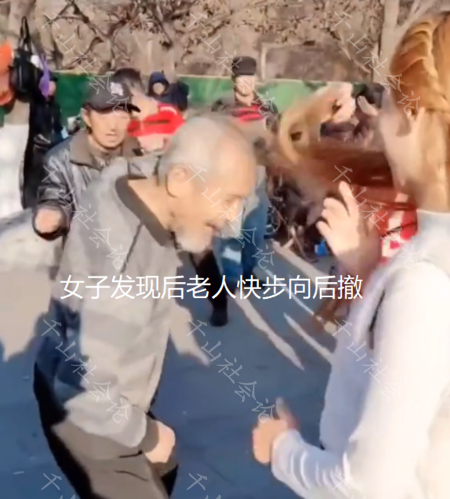 美女在街上跳舞，大爷撅臀昂首直往身上凑，旁若无人做出轻薄之事