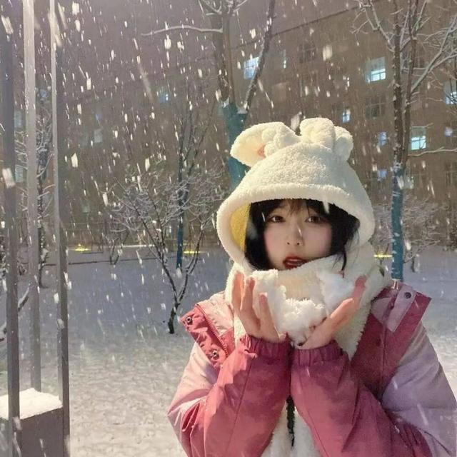 下雪天冬季氛围感女生头像