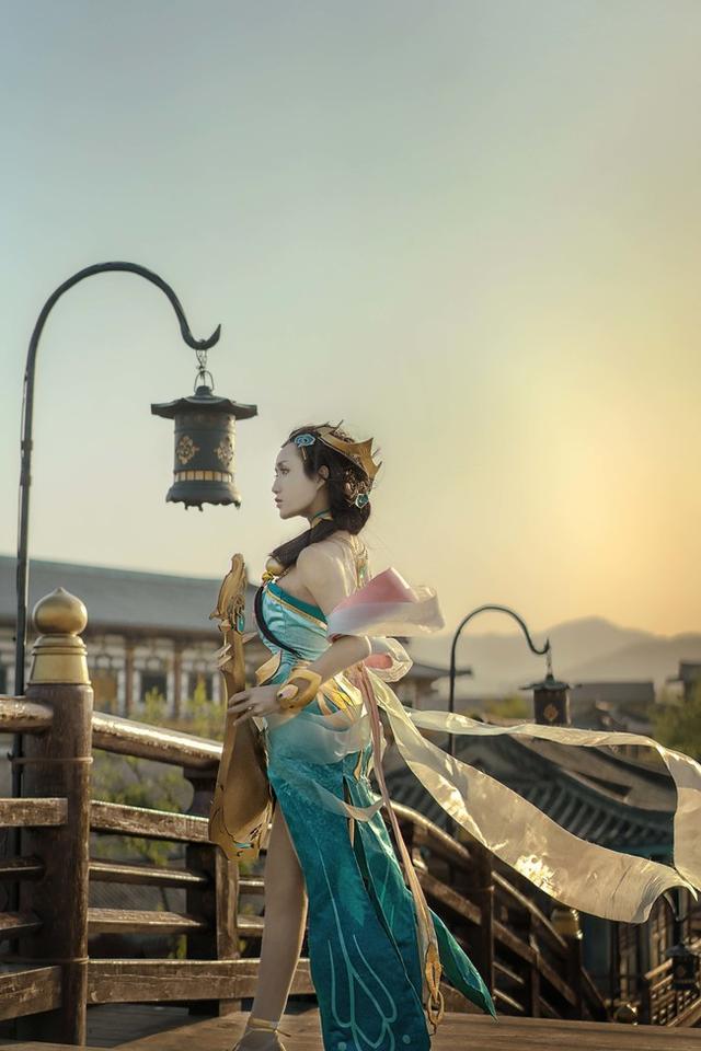 动漫cosplay-另类轻柔熟女《王者荣耀》杨玉环