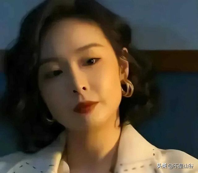 高叶算不算大美女？看看她和赵丽颖马丽的合照就知道了