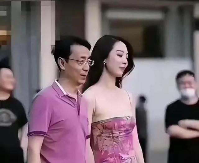 为了打动男人，95后的董某减肥50斤，整容成美女，终被老baby爱上