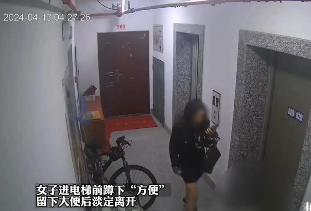 离谱！大长腿女子在电梯门口掀裙子当众排便，监控曝光，评论炸锅