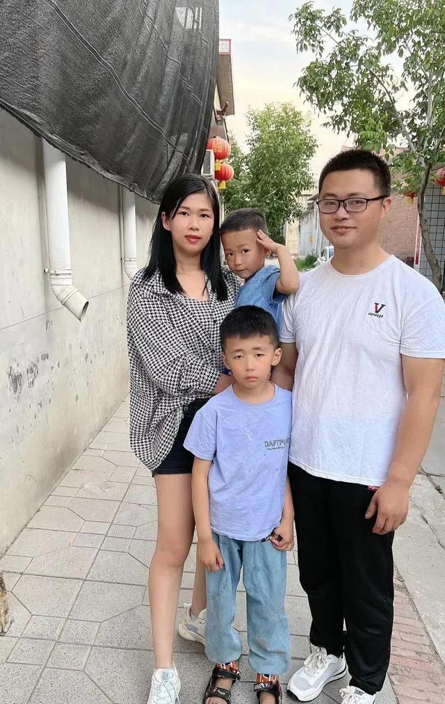 印尼美女嫁河北小伙，生俩儿子却遭婆婆家暴赶出家门，如今后悔吗