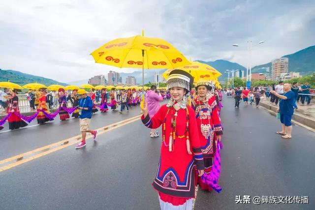 1000名彝族美女在这里演了一场“大秀”，太美了（多图）