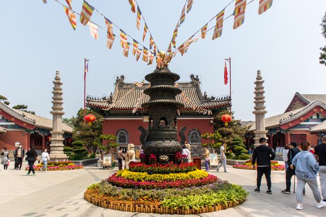 天津香火最旺盛的一座寺庙，曾供奉玄奘法师灵骨，游客络绎不绝