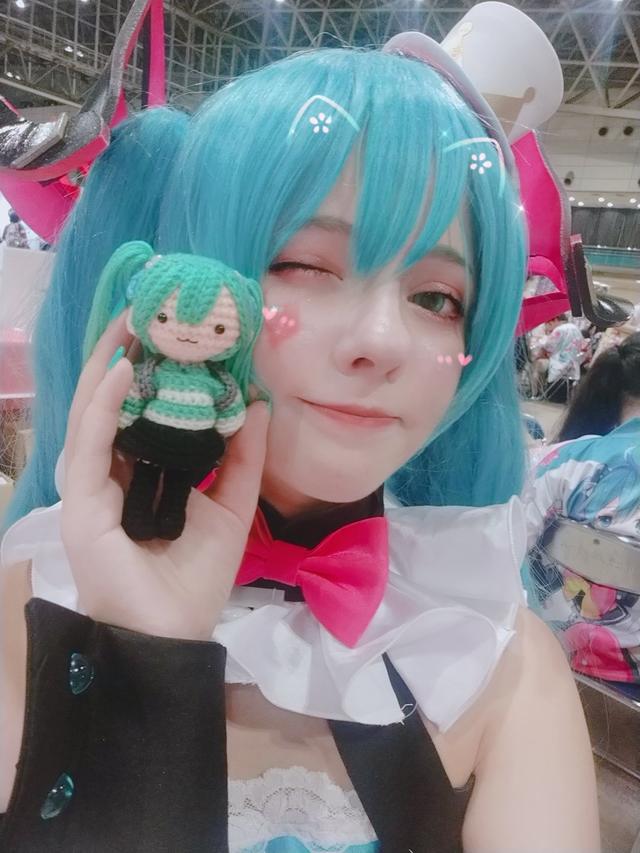 全世界喜欢初音的人很多，这3位堪称佼佼者，一位美女一位和尚