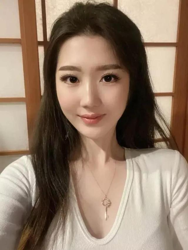 人体模特之聚光灯下小美女