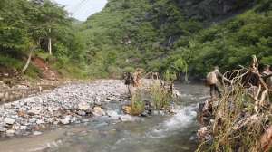 挺进美女双腿(33名侦察兵翻山越岭13小时，成功转运房山13岁重伤女孩)