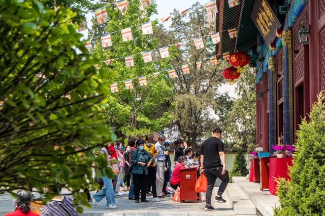 天津香火最旺盛的一座寺庙，曾供奉玄奘法师灵骨，游客络绎不绝