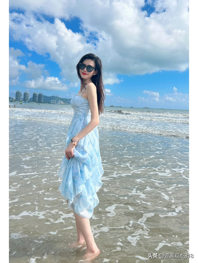 去看可以治愈一切的海 海边沙滩美女又纯又欲 性感大胆